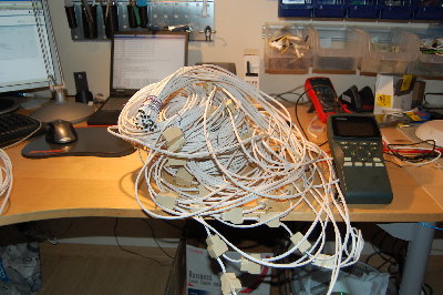 30st spänningsmatade sensorer med 1m kabel som anslutits till ett rakt nät på 110m.