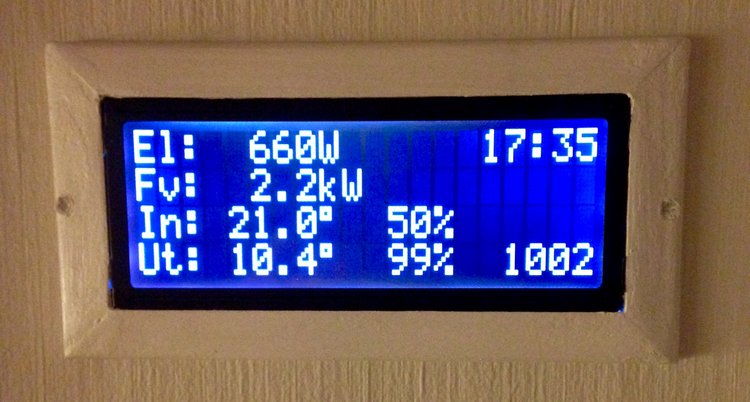 Min LCD infälld i väggen i köket