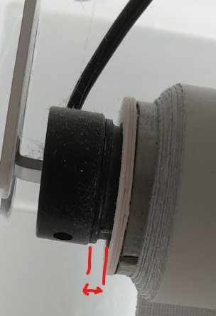 Ej fungerande motor innan nedmontering, avstånd mellan plastbit och rullgardin